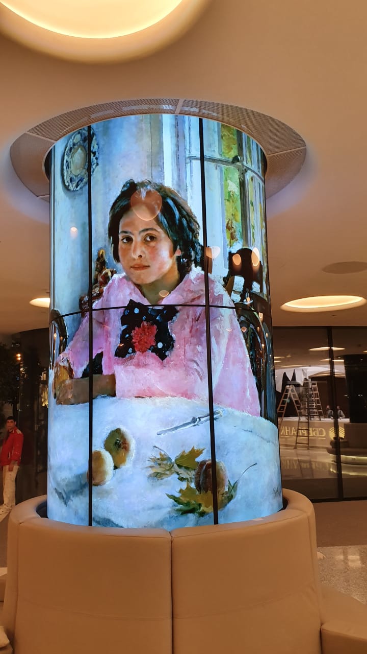 Оформление входной группы головного офиса «Сбербанк» медиаэкранами